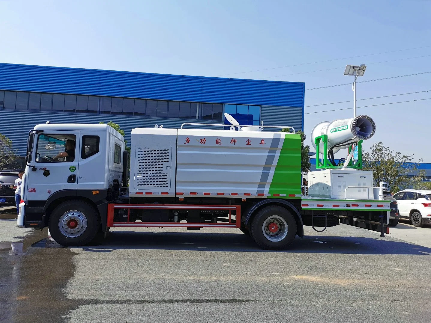 Dongfeng petit 5000litres pulvérisateur de suppression de poussière 20m 30m 40m du chariot de désinfection avec télécommande Air-Feed pulvérisateur pour les virus