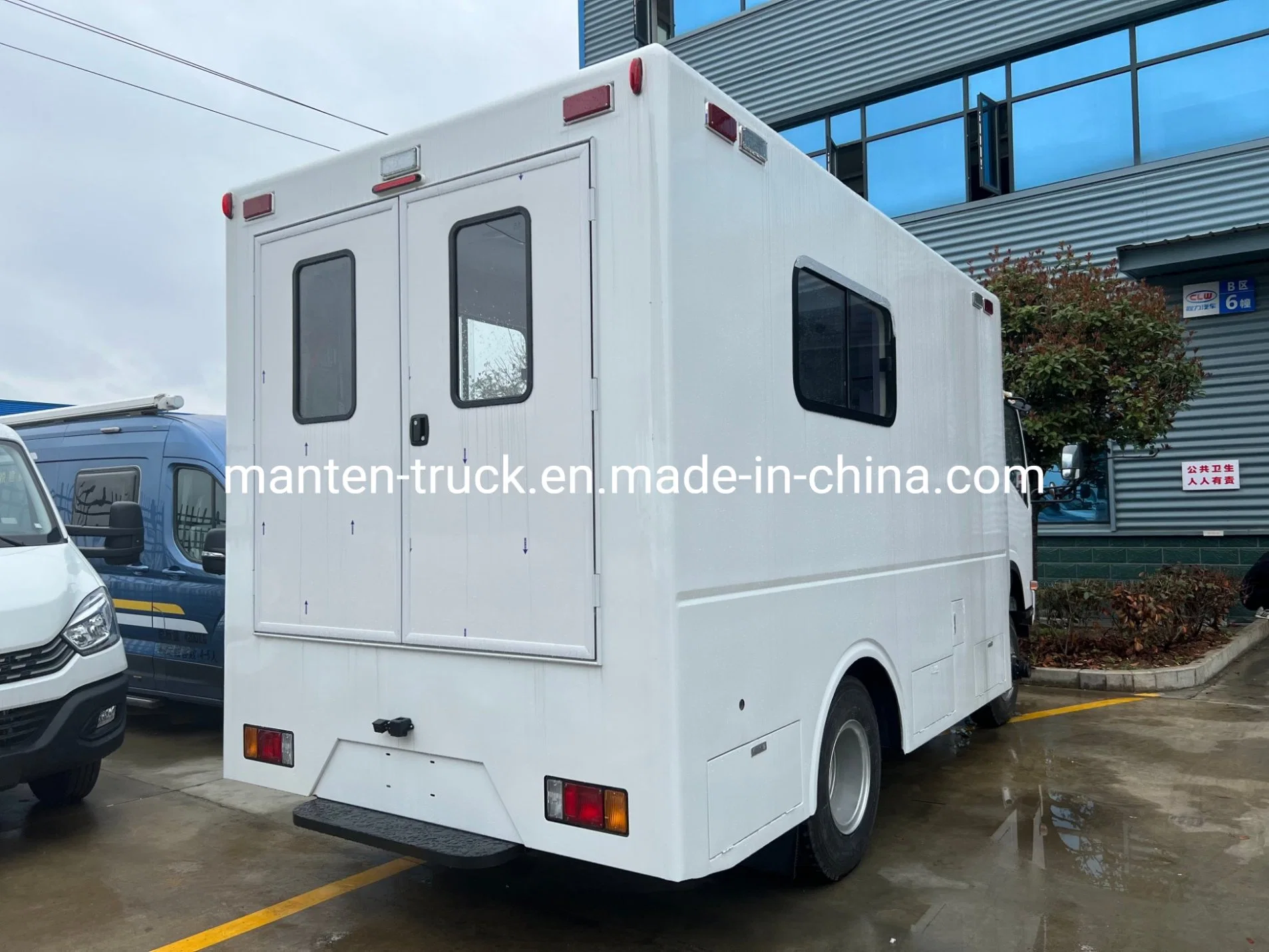 Japan Isuzu First Aid 4X4 Emergency ICU Ambulance for Patients Monitoring