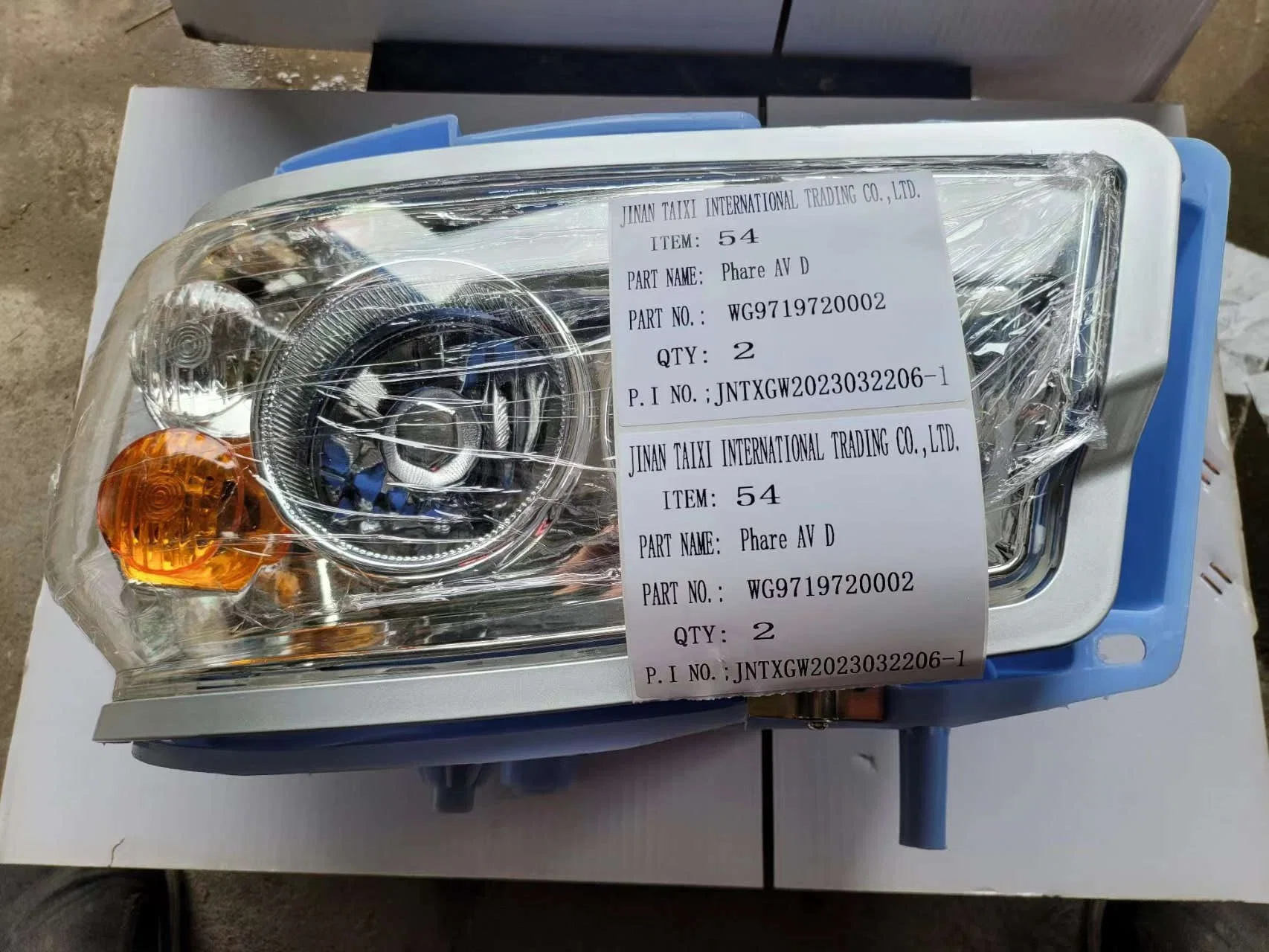 Truck Crane Parts Sinotruk HOWO Truck Spare Parts LED Head Lamp Wg9719720001&Wg9719720002