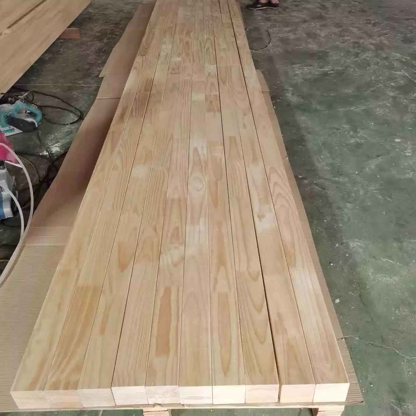 Venta de madera para tableros de madera maciza de madera de pino