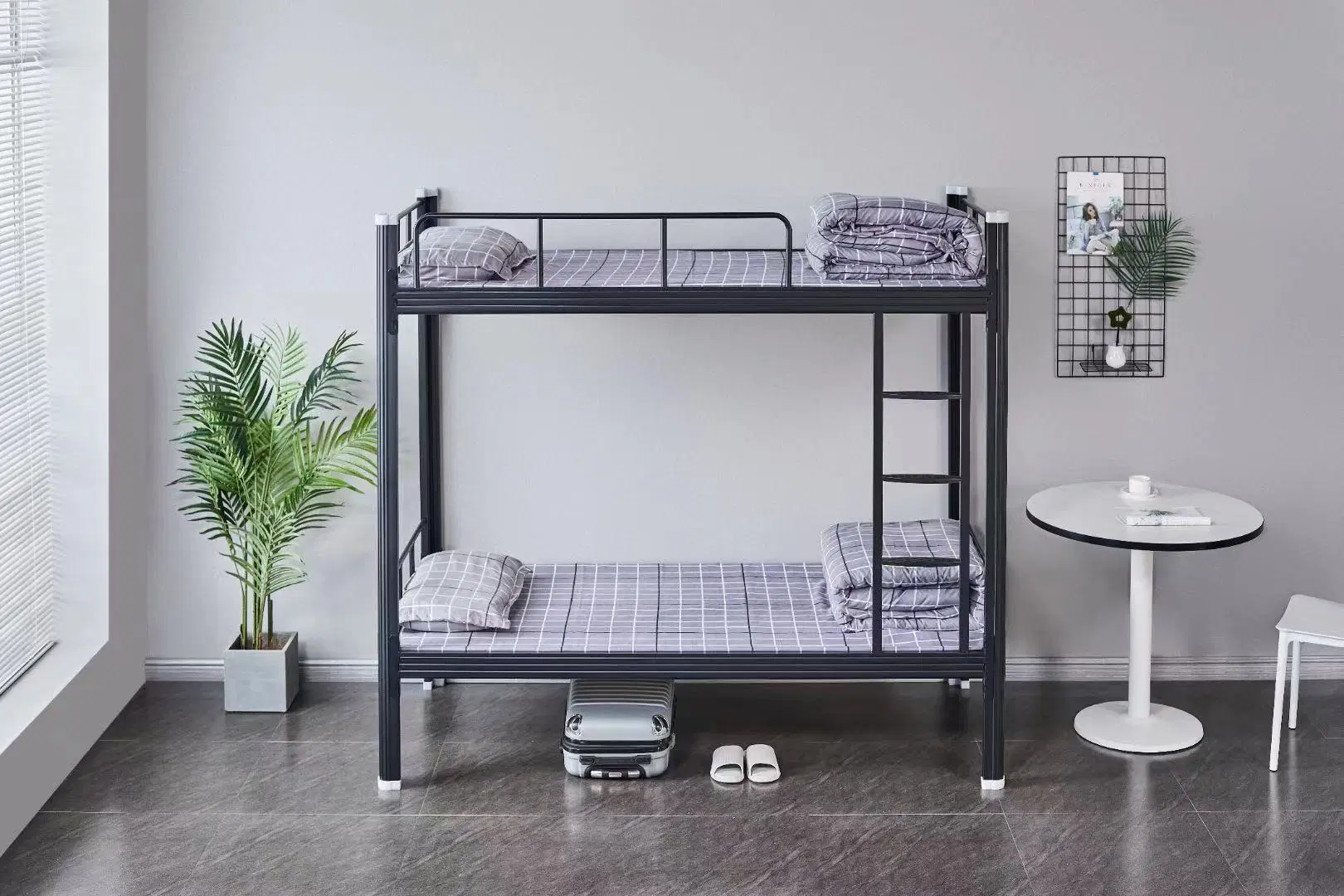 غرفة نوم معدنية حديثة متينة من نوع Bunk Bed من المعدن الأبيض