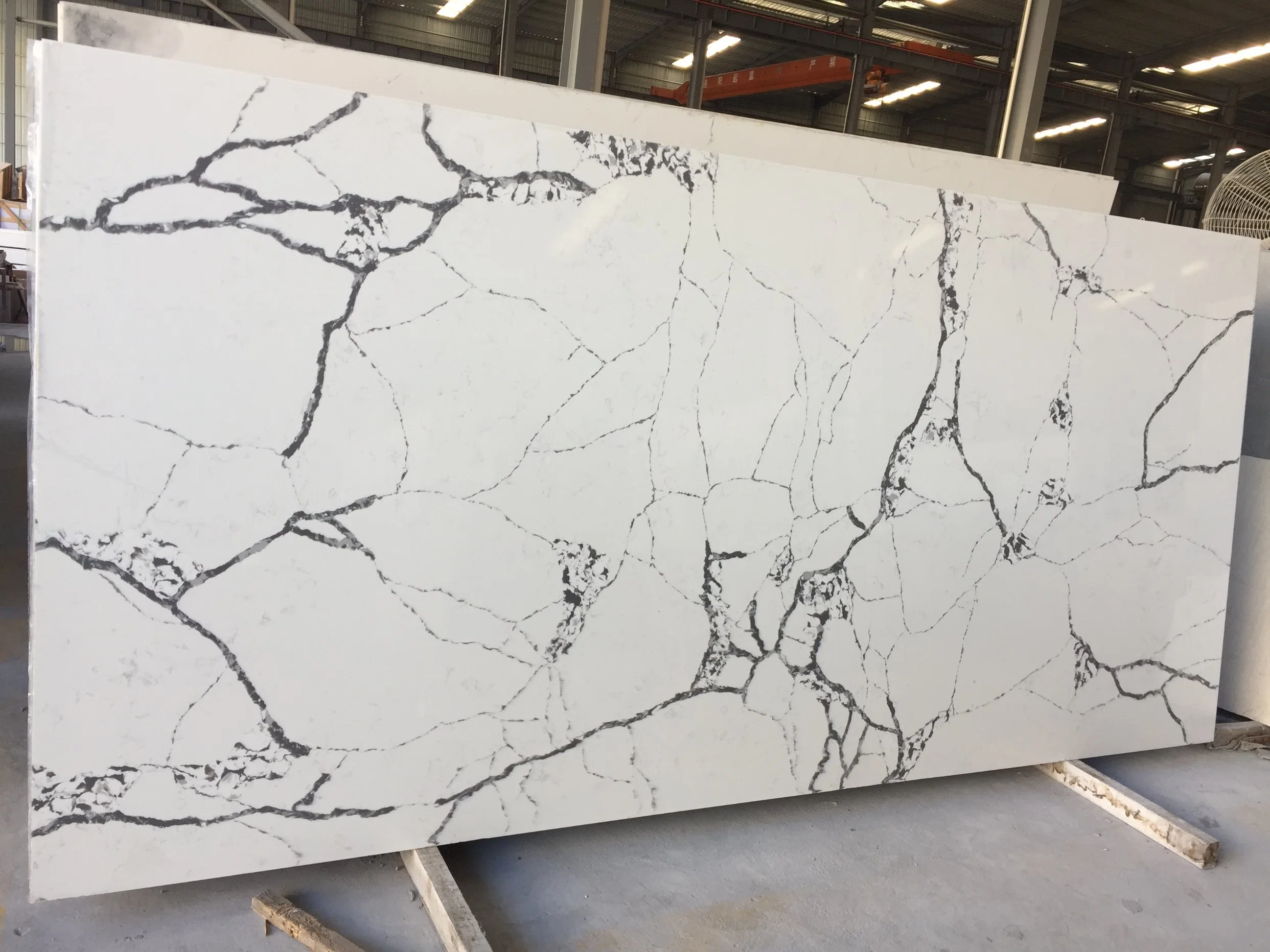 China Foshan Factory Calacatta Glossy Artificial Table Top Quartz Stone Slab