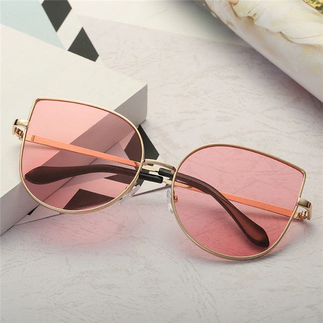 Der Katzenauge-Sonnenbrille-Frauen Tendenz-Sonnenbrillen grosse Marken-Form-Gläser