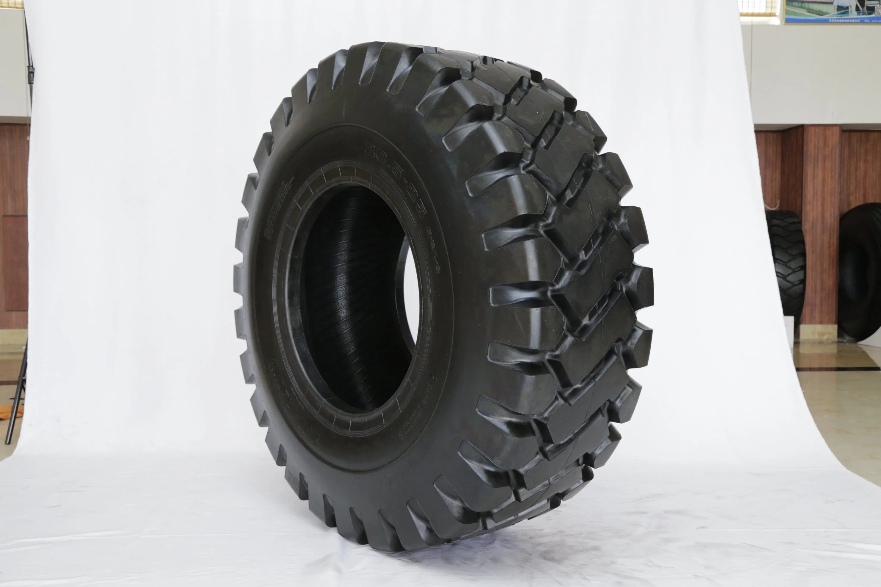 L-3 New Pattern with Size 20.5/70-16 High quality/High cost performance OTR Tyre