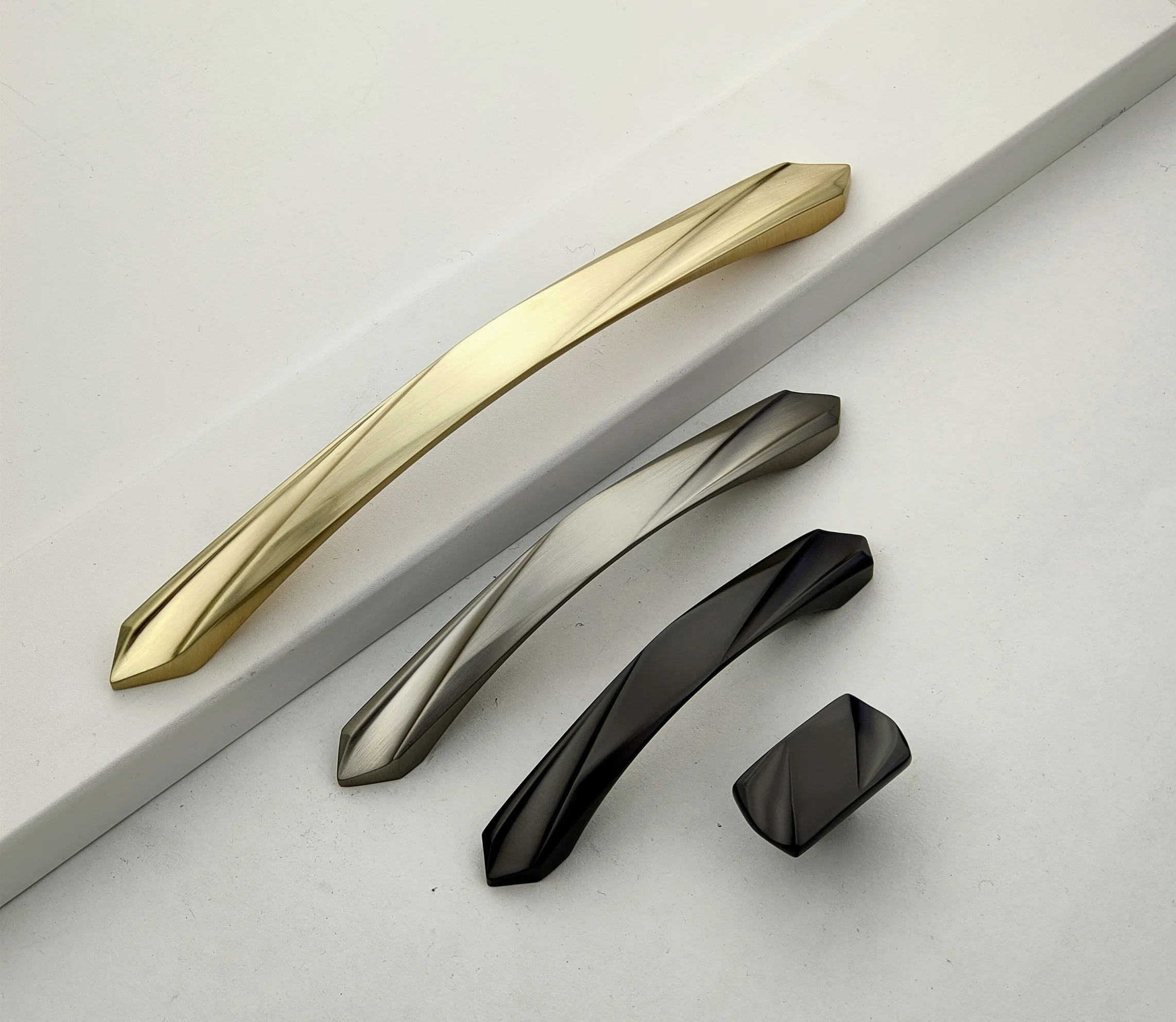 Pure Copper Zinc Alloy Cabinet Handle (GT812-128 BF)