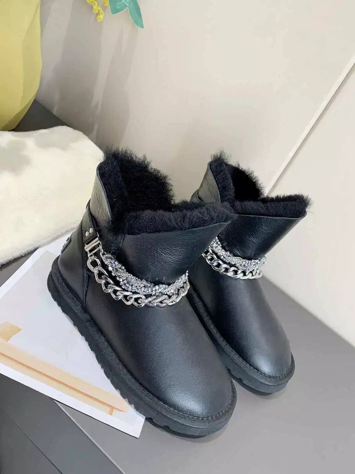 Black Leather Snow Boots Women&prime; S Shoes Chain Lady Shoes