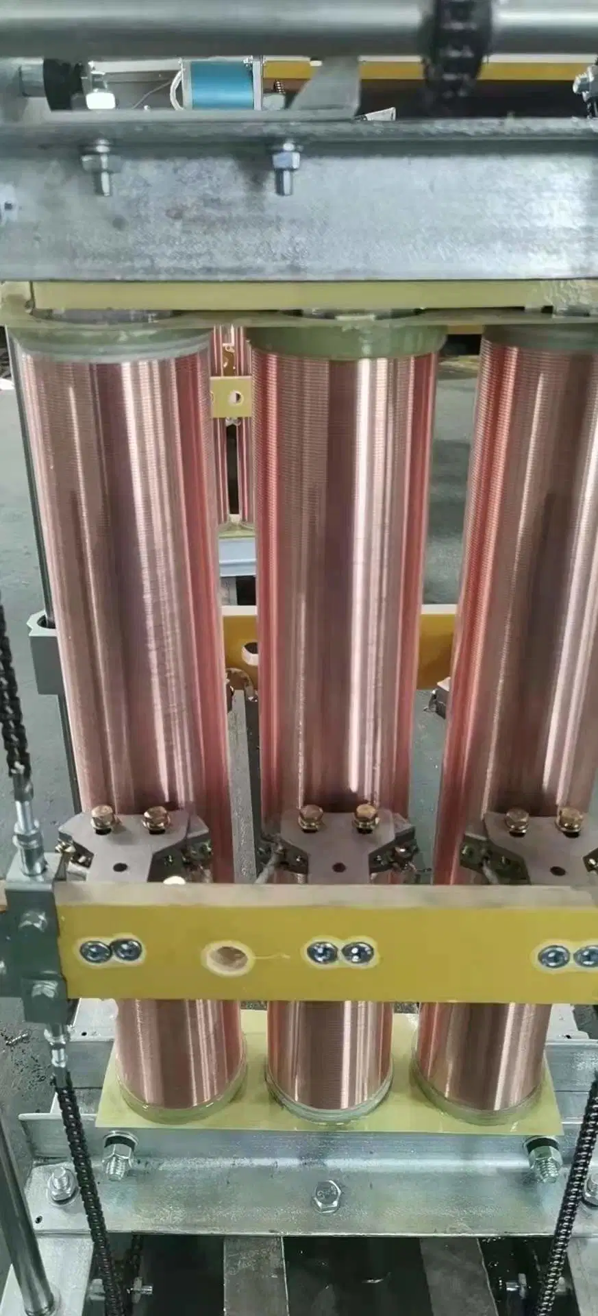 Non-Standard Stable Transformer Integrated Power Supply for CNC Machine Center