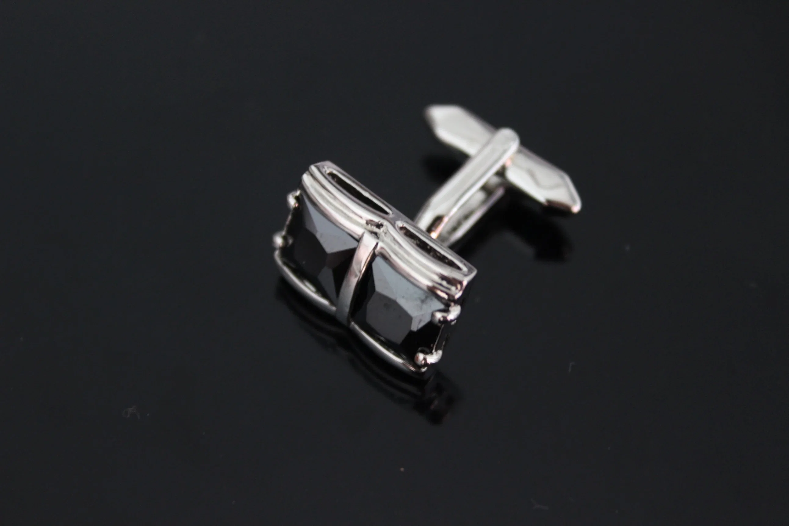 China Manufacturer Factory Price Men's High Quality Fashion Metal Cufflinks with Stones