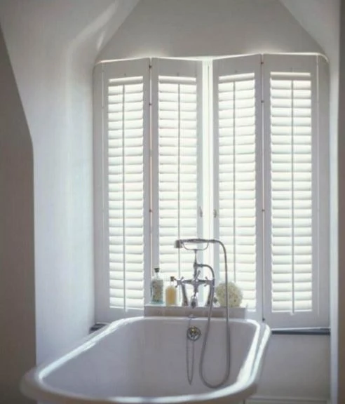 Lasted Fashion Customized Bi-Fold Wood Window Plantation Shutters