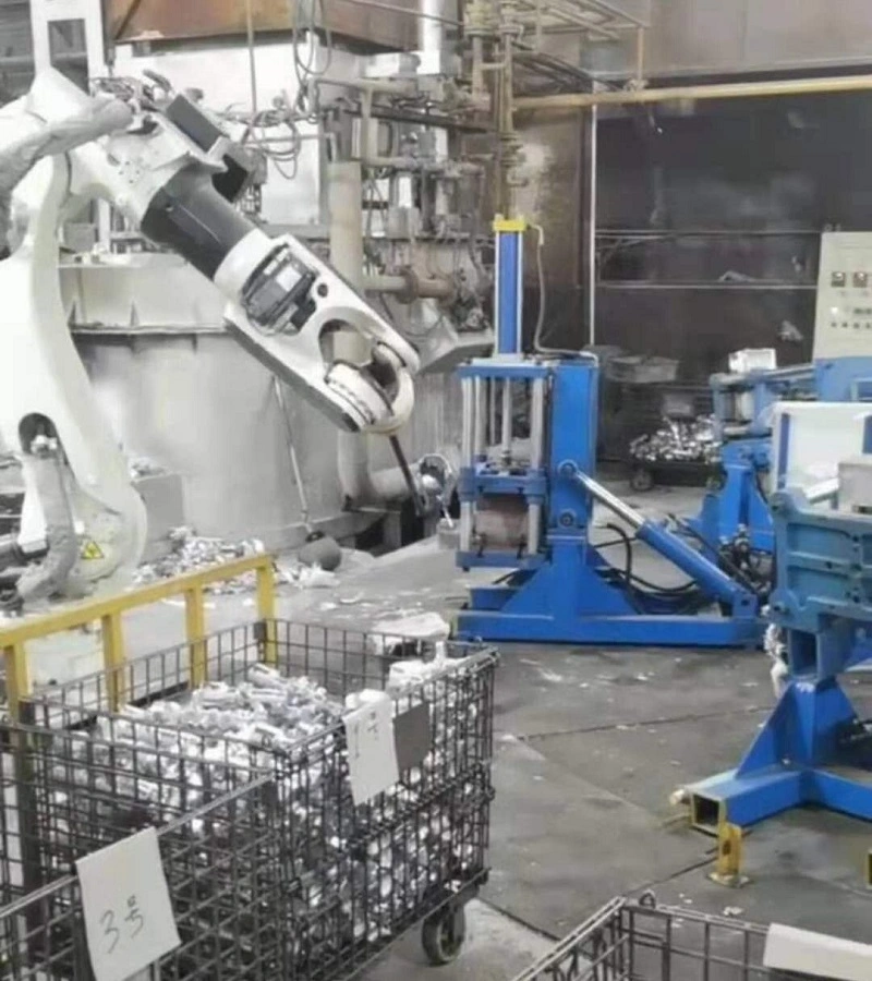 Línea continua de producción de moldeado a presión de gravedad de aluminio o latón con Vertido de robots