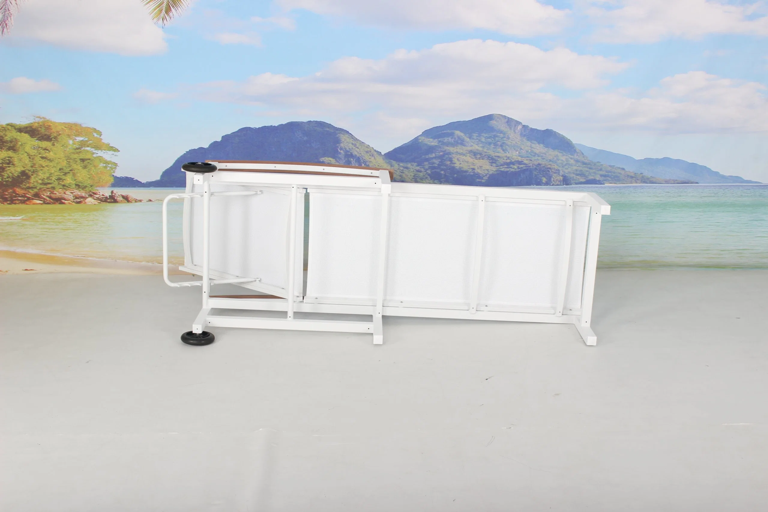 Wholesale/Supplier Outdoor Patio Deck Pool Furniture White Aluminium Sun Lounger with Wheels