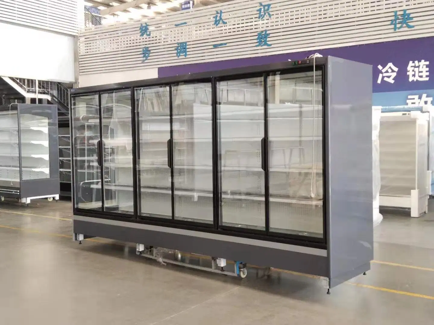 Gran pantalla refrigeradores comerciales puerta de cristal de frío para supermercado