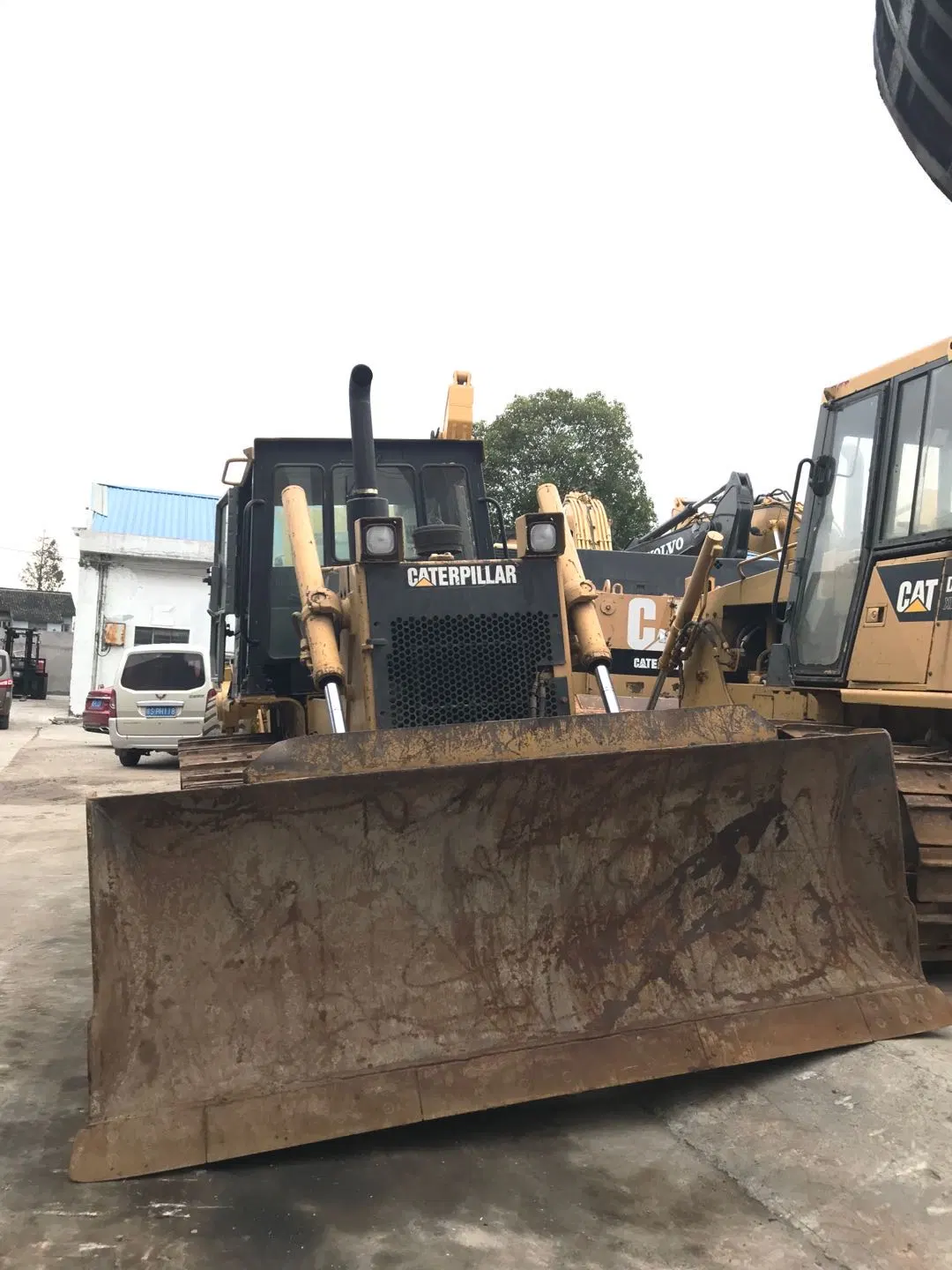 الجرار البلدوزر Cat D6g المستخدم، والجرار الهيدروليكي الزاحف D6d D6g D7g D8K D8L من Caterpillar