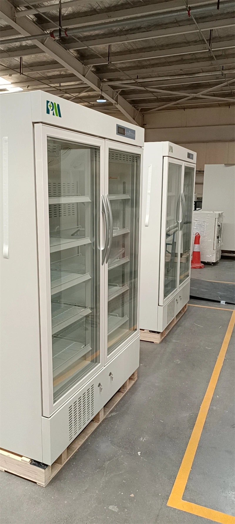 Largest Capacity 656L Double Glass Door Medical Vaccine Pharmacy Lab Refrigerator