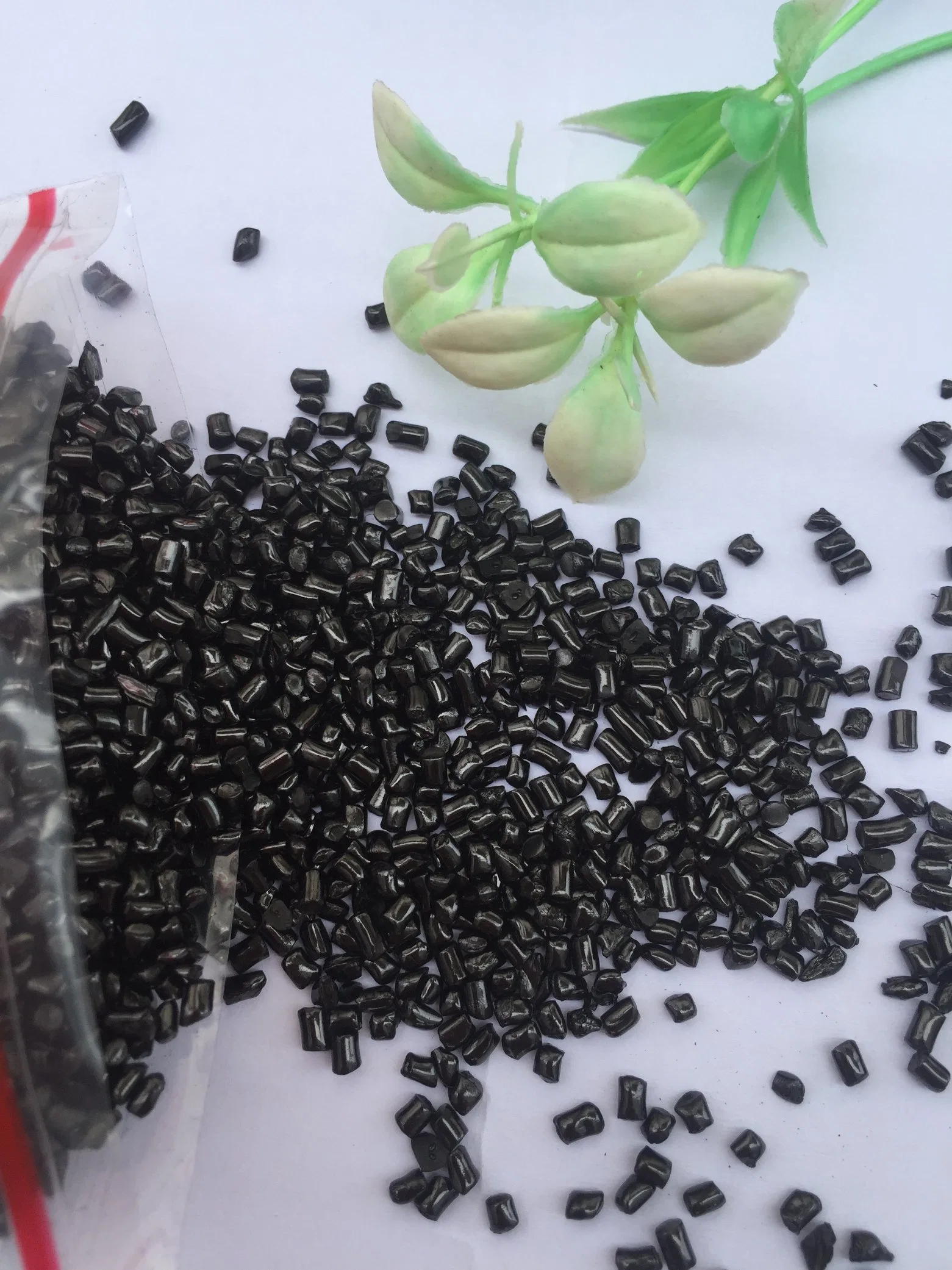 50% Black Color White Color Masterbatch for Injection Plastic