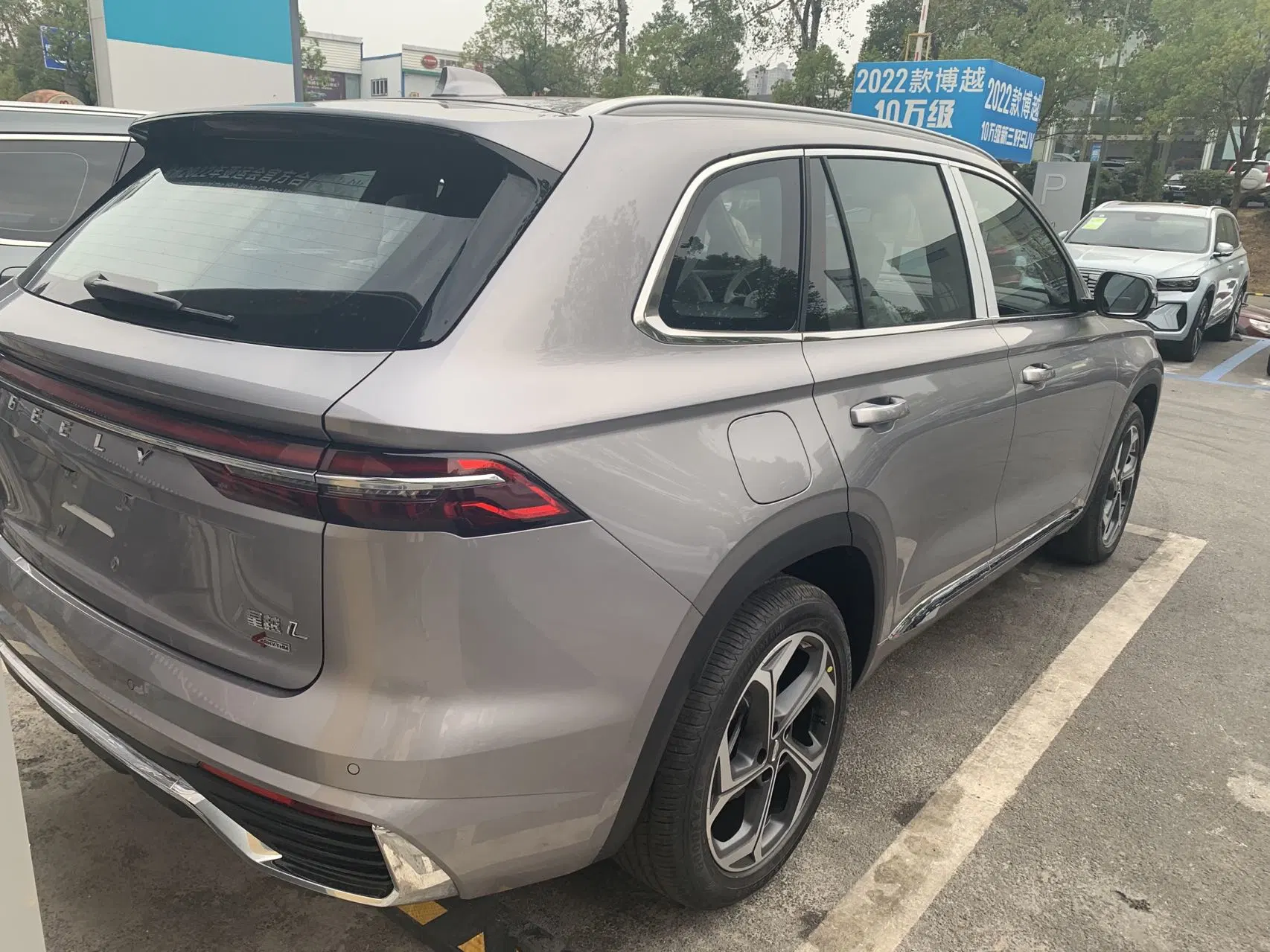 Geely Xingyue L Utility السيارة الكهربائية السيارات ذات محرك البنزين الكلاسيكي الأوتوماتيكي سيارة بنزين رياضية صغيرة ذات دفع رباعي 2.0 طن