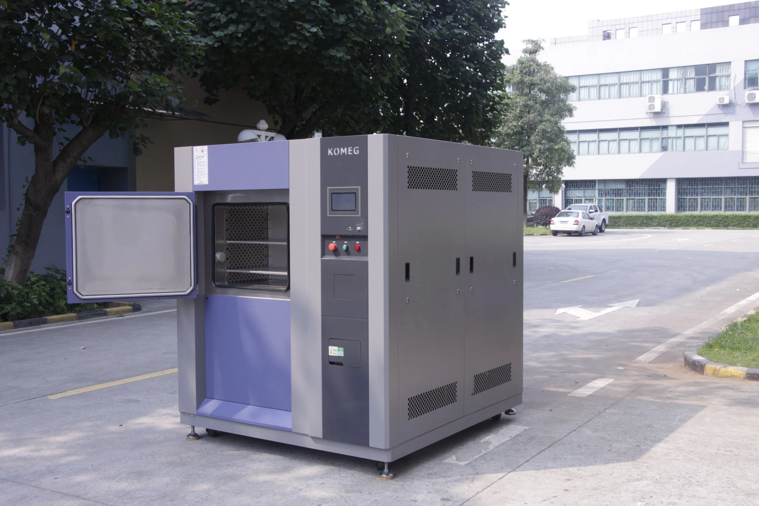 200L High Precision and Reliability Thermal Shock Climatic Test Chamber According to IEC Standards to Measure Aviation, Air Space, Electronic Components