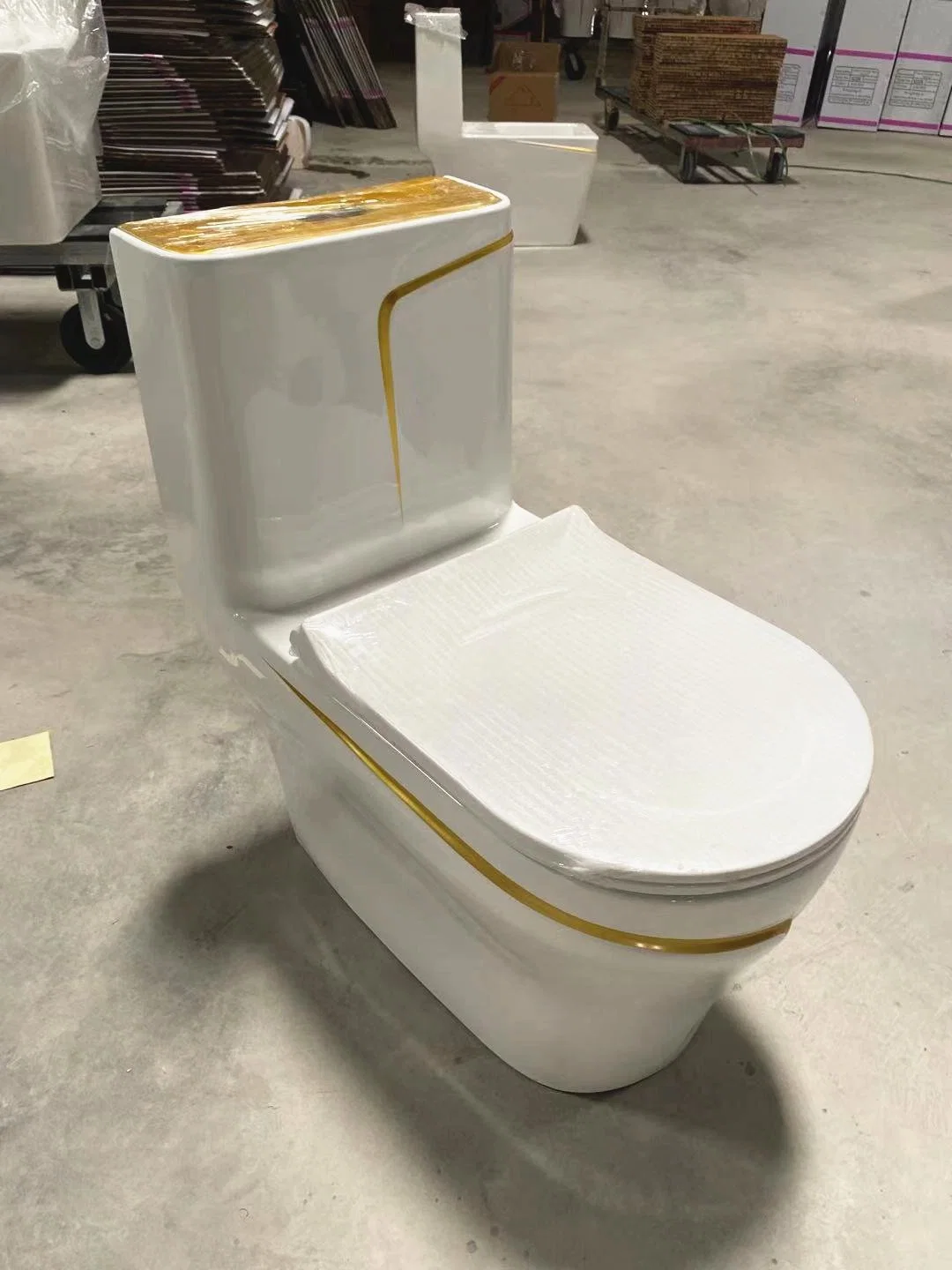 Good Design Ceramic One Piece Round Wc Toilet with Gold Decoration