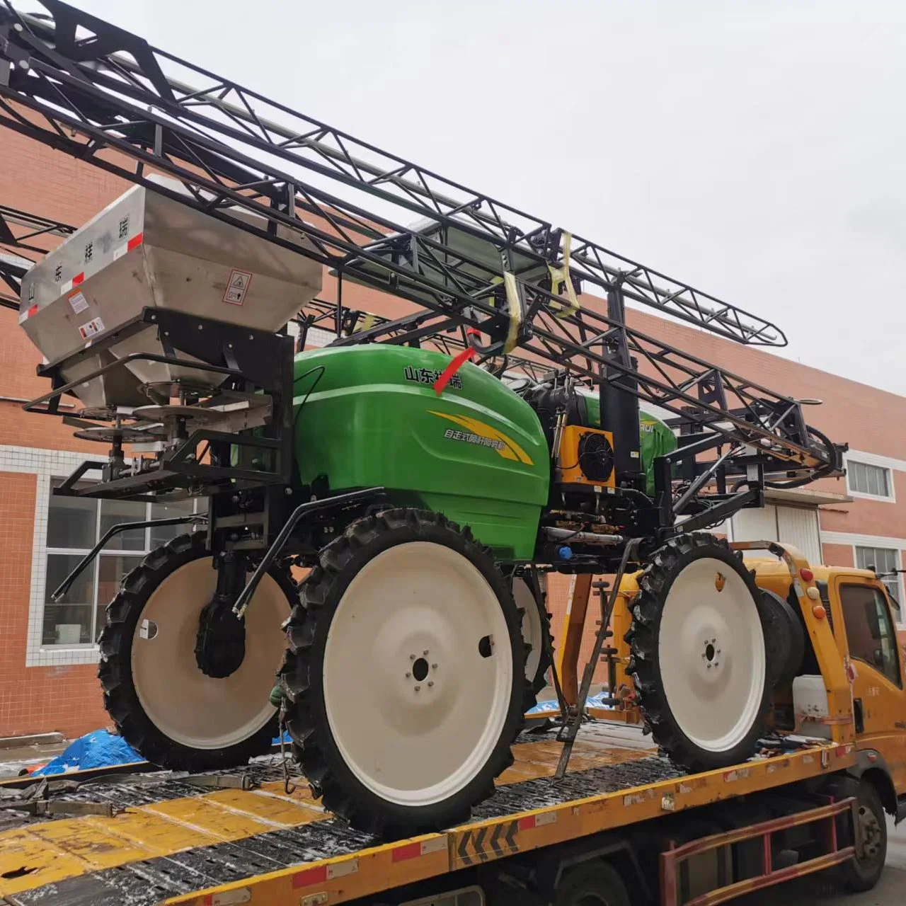 Pulverizador de pulverização Autopropelida do pulverizador de pesticidas de tracção do motor a diesel Máquina de Pulverização de potência Agrícola