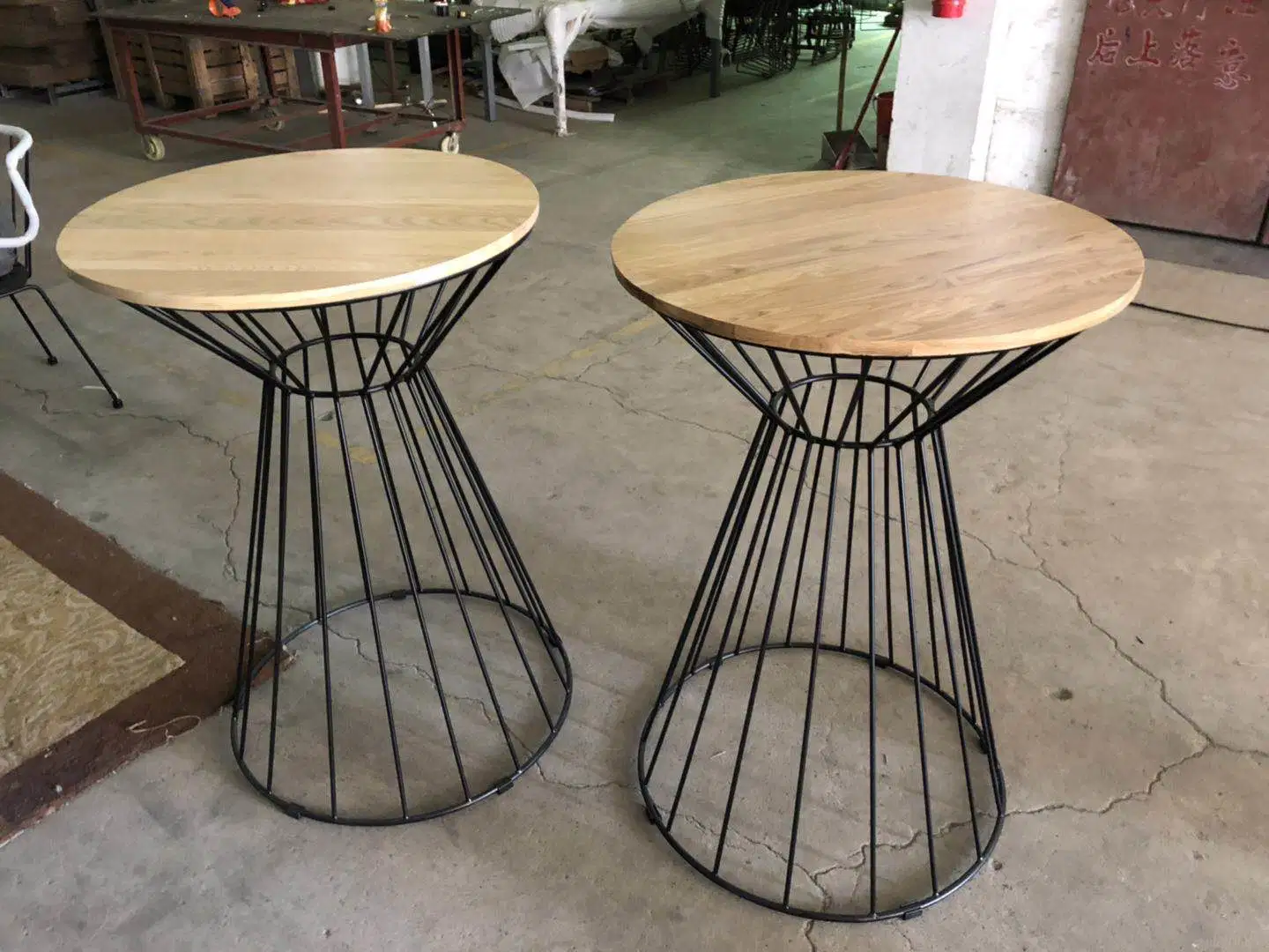 Estilo sencillo, muebles de metal Metal Cable de hierro con una barra de madera Cafe Table