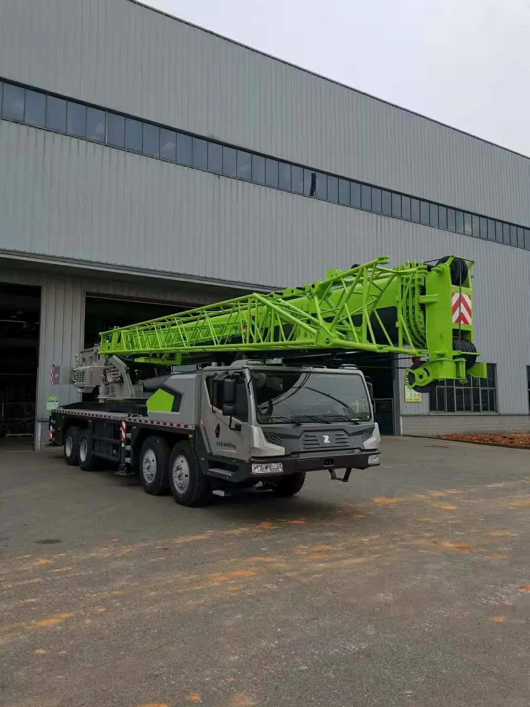 Famous Brand Zoomlion 35 Ton Heavy Duty Telescopic Boom Truck Crane Ztc350h with Weichai Engine