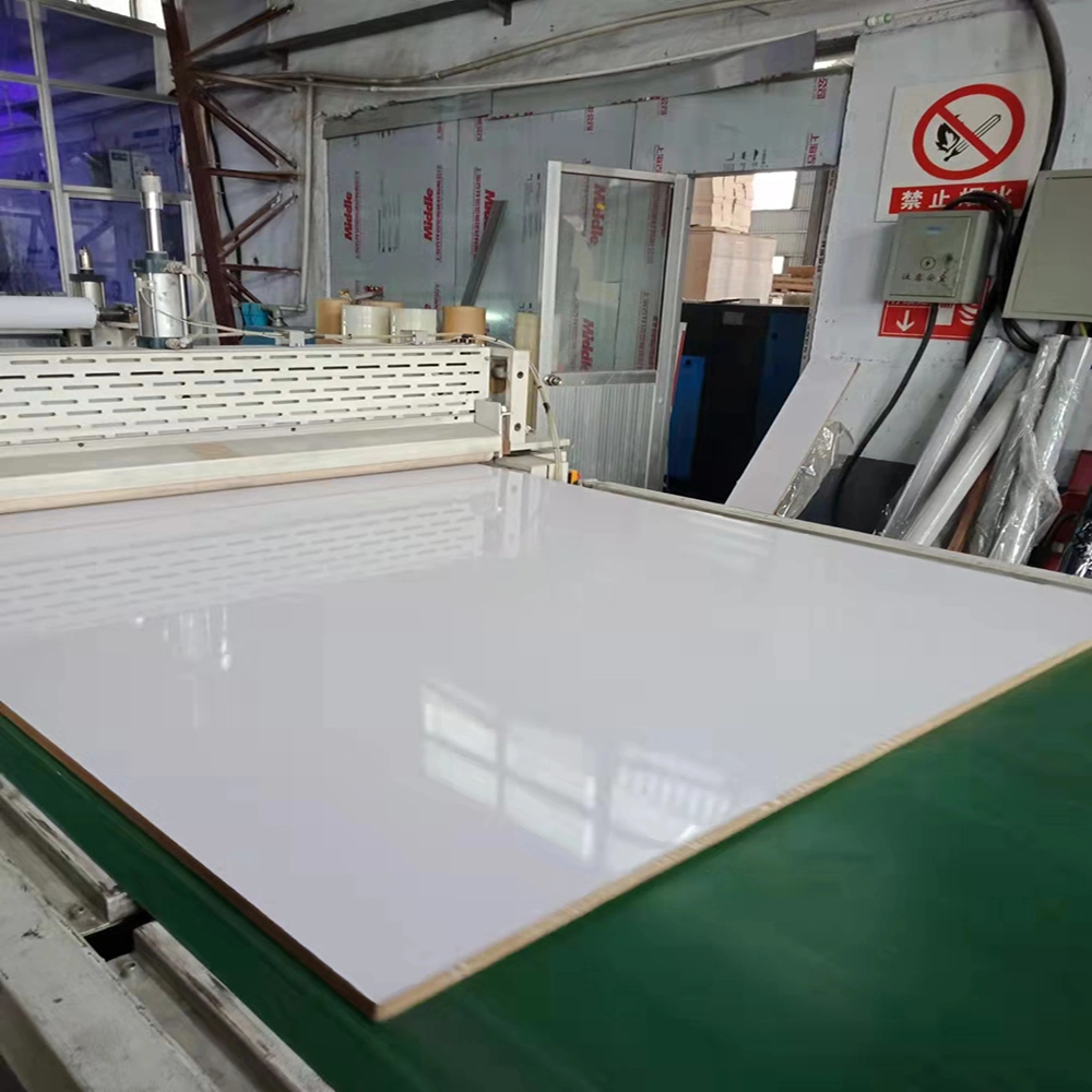 Proveedor de expertos de grano veteado frente laminado roble UV / recubierto de chapa de madera de nogal MDF melamina aglomerado / / para muebles de madera contrachapada