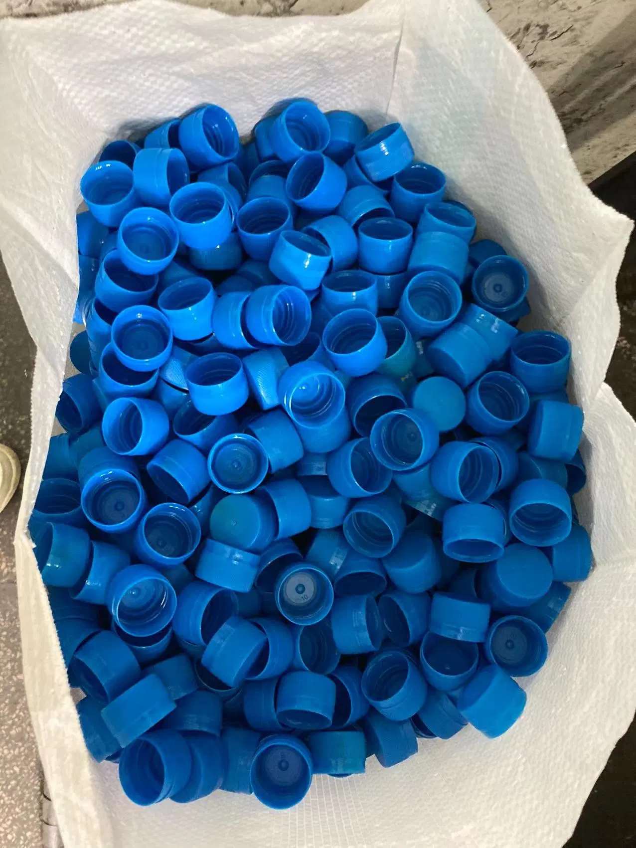 China pas cher le plafonnement de la machine de moulage par injection plastique moule bouteille