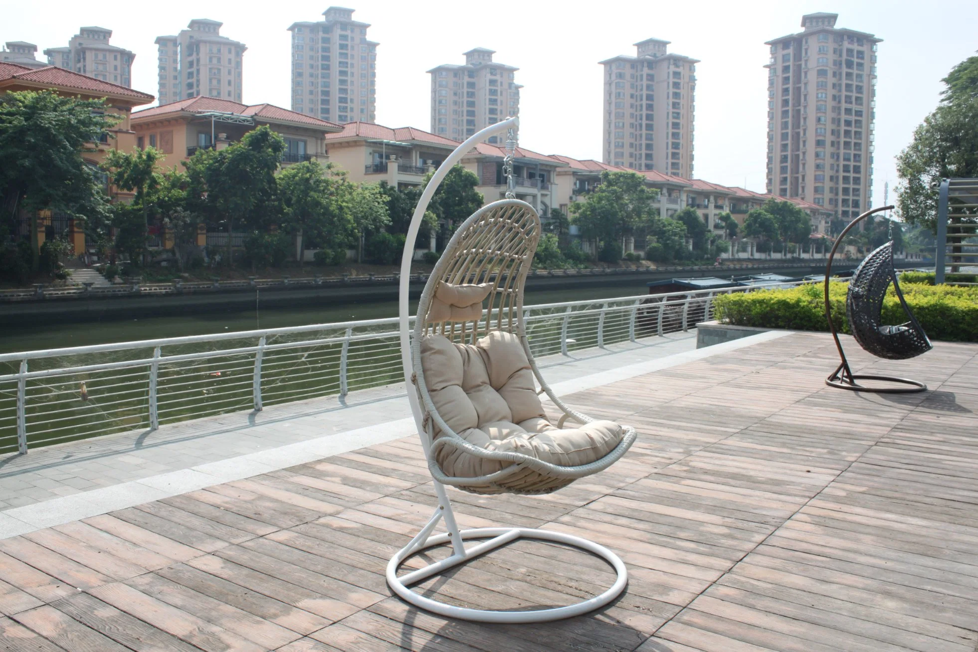 Rotary Customized OEM Foshan Bunnings Outdoor Egg Swing Chair with Good Service