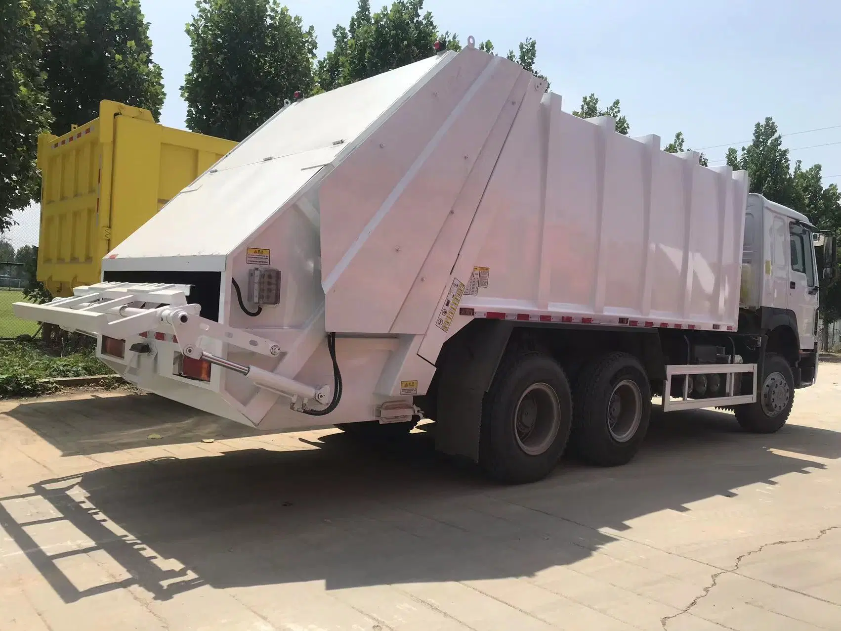 Waste Disposal Truck Rear Loader HOWO Compactor Garbage Truck