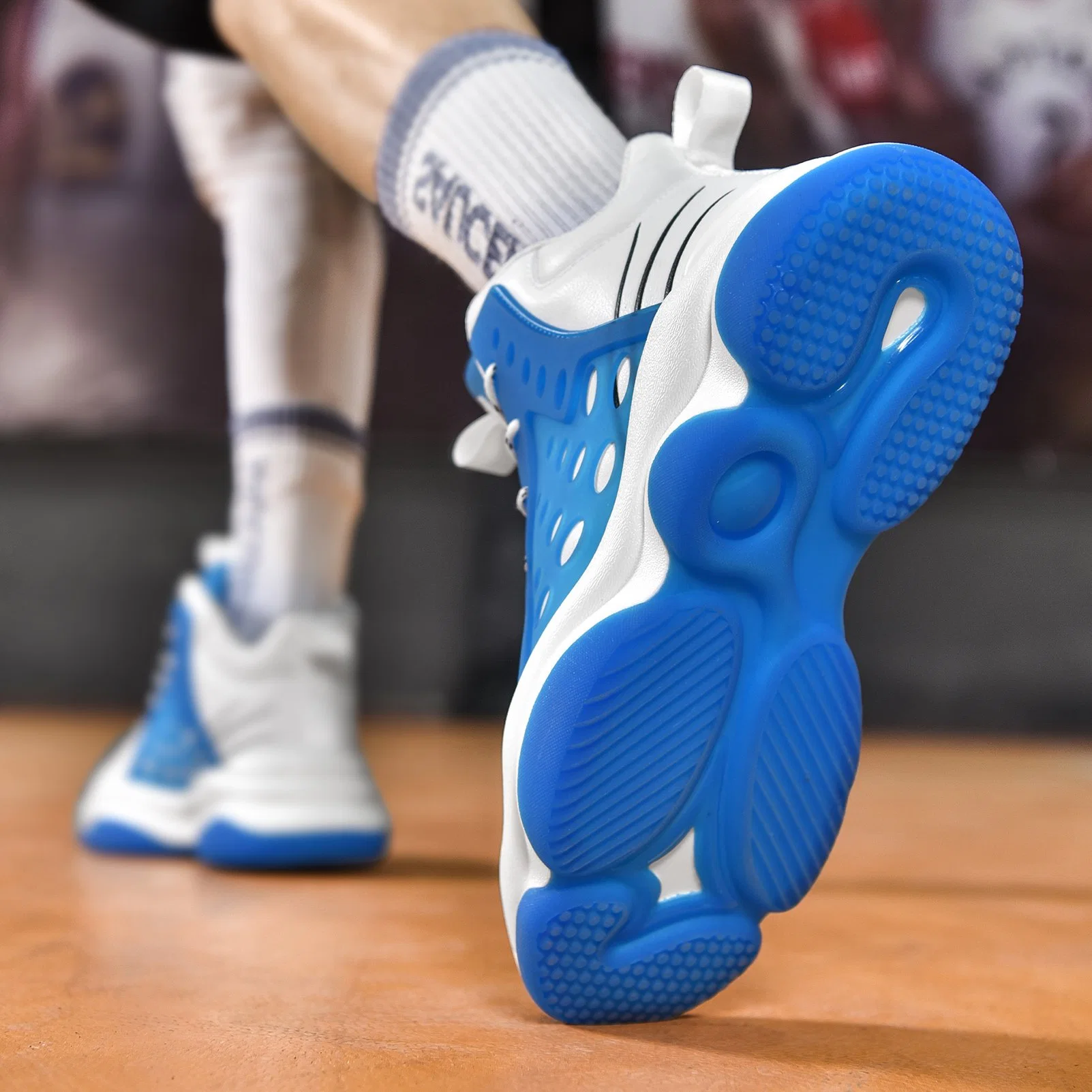 Zapatillas de moda PU superficie de Malla transpirable de MD EVA suela suave marca OEM Diseño Nuevo Gimnasio de Baloncesto de Venta caliente High-Tops Noctilucent zapatos