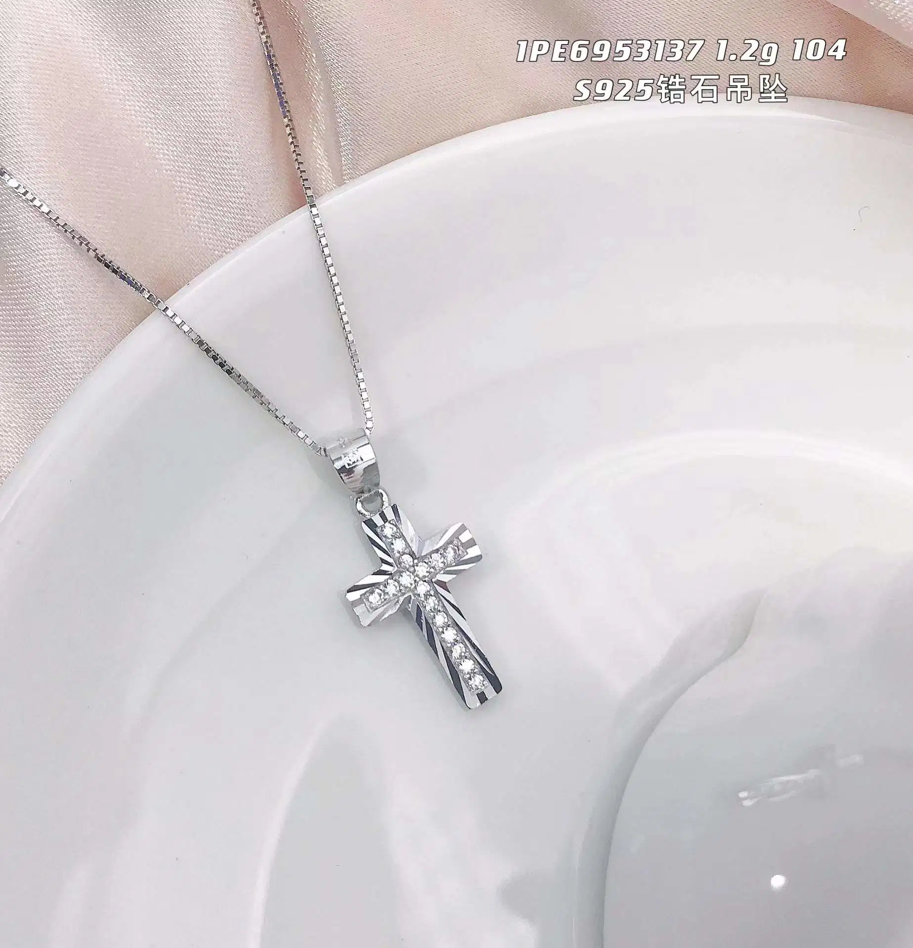 OEM Custom Fashion 925 Silver Jewelry White Stone Luxury Popular Wholesale/Supplier High quality/High cost performance Light Weight Religious CZ Cross Pendant