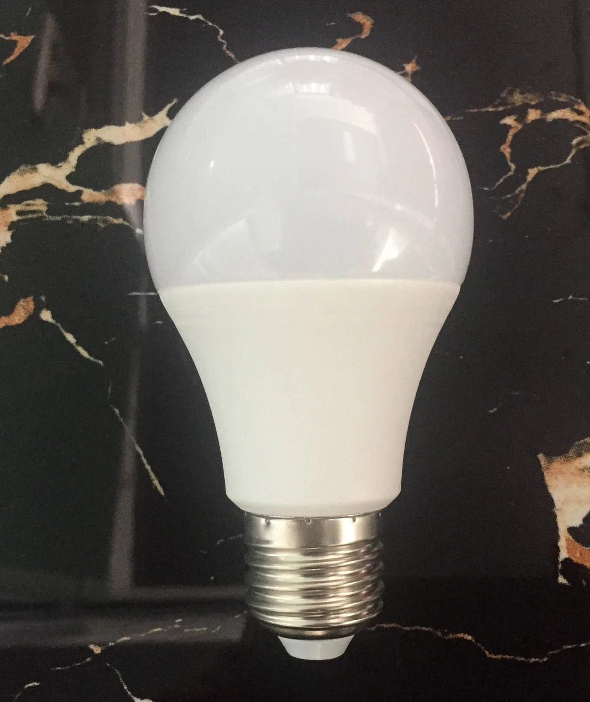 مصباح LED الخفيف A60 12 واط E27 3000K/4100K/6500K