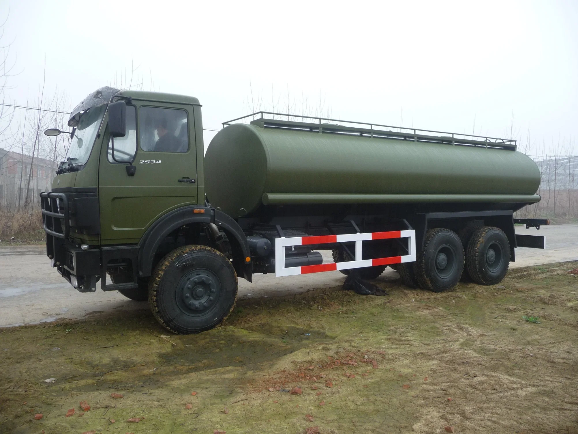 China Heavy Duty Beiben 340hp 6X6 Alle Terrian Off-Road Wasser Transport Lkw Wasser Sprinkler Broswer Lkw Preis