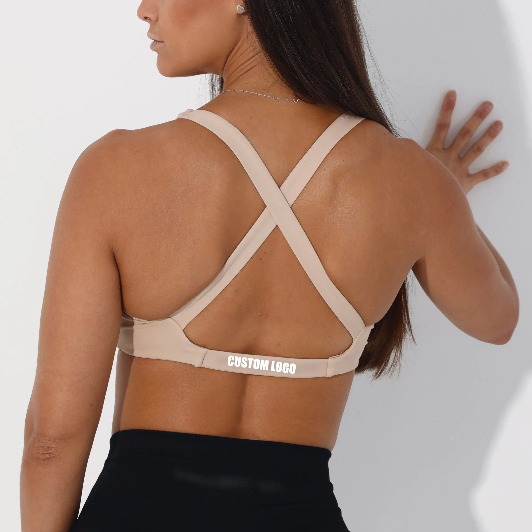 Hochwertige Frauen Gym Active Yoga Wear Front Twisted Strappy Gepolsterter Spandex Nude Cross Back Sport-Bh