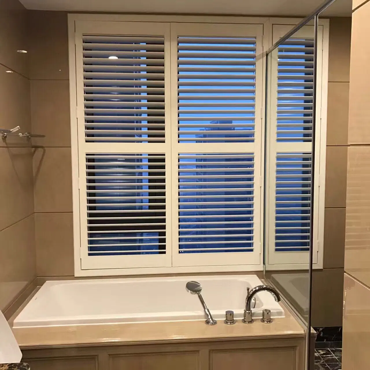 2022 Australia Hampton Style Combo Basesod Hidden Tilt Rod Plantation Blinds Shutters