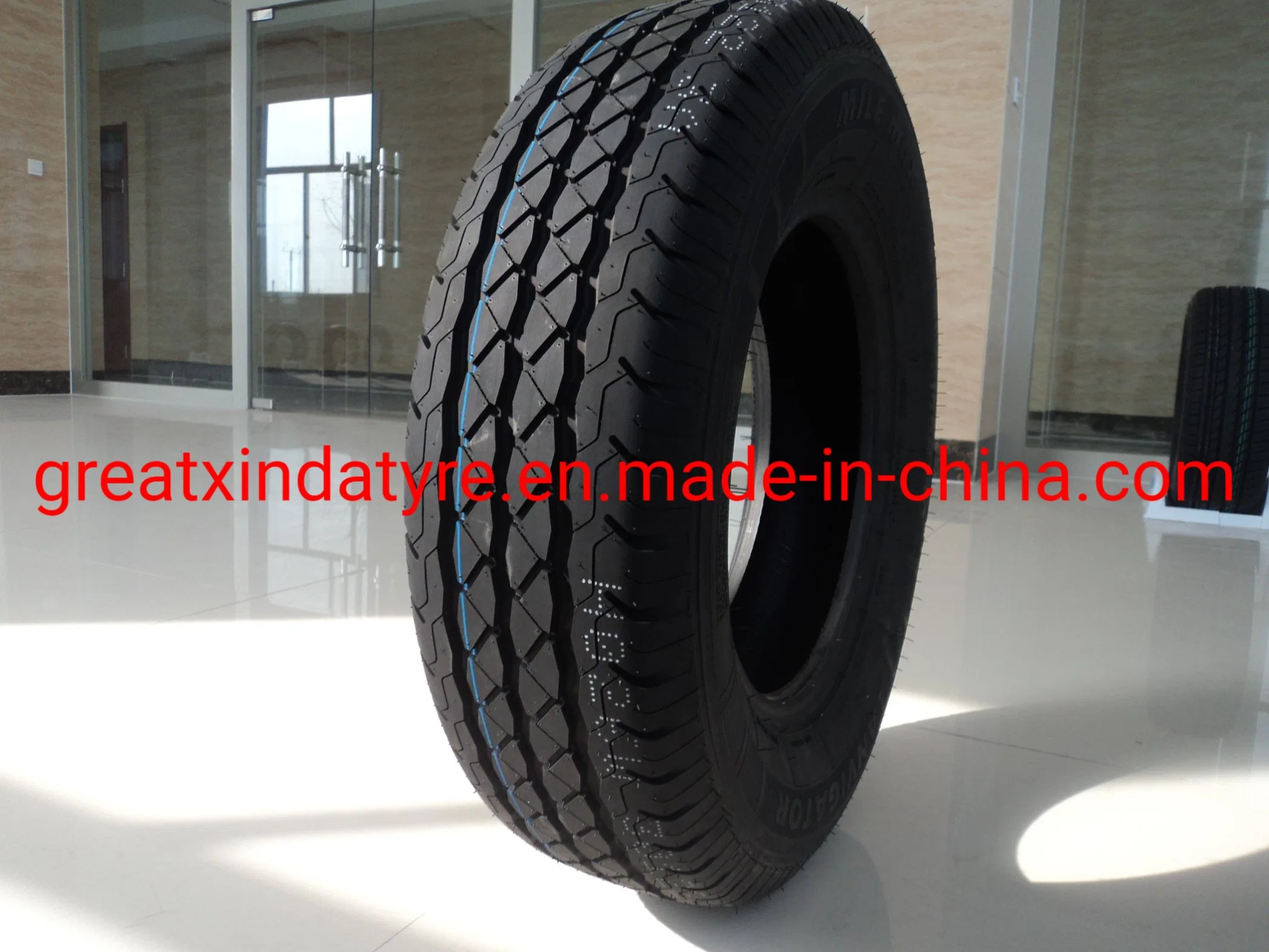 Made in China 265/70r17 285/60r18 Highway PCR Racing Tyre Roadking Brand