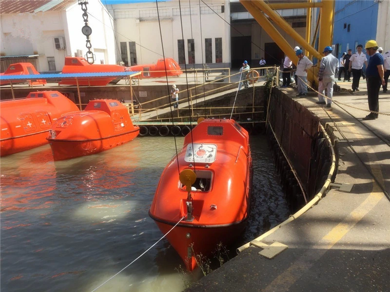 Med Certificate Solas Med Iacs Approval 120 Persons Totally Enclosed Lifeboat with Davit