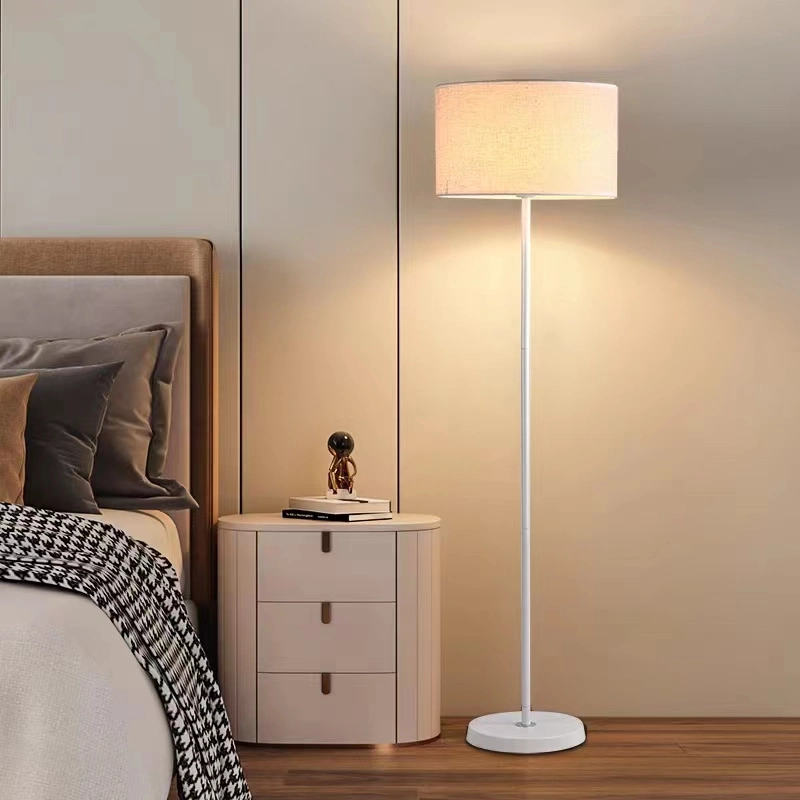 Nordic Minimalist Light Luxus Warmes Modernes Schlafzimmer Sofa Vertikale Stehleuchte.