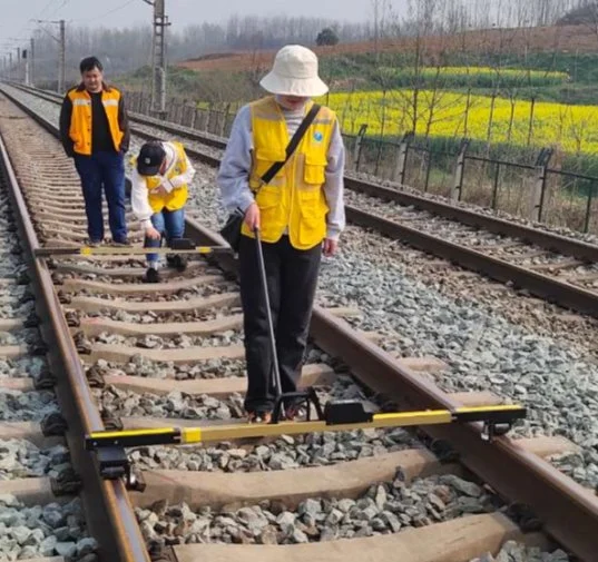 Equipo de medida portátil de 1435 mm para el tren de trocha digital rodante Ancho de vía indicador de rodadura indicador de medida Equipo de riel de cadena