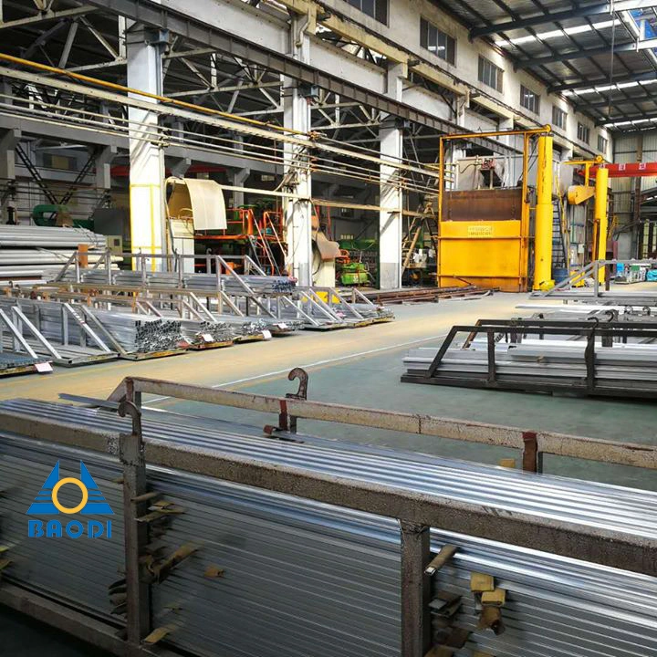 6063 T6 Profil en aluminium Fabrication pour portes et fenêtres