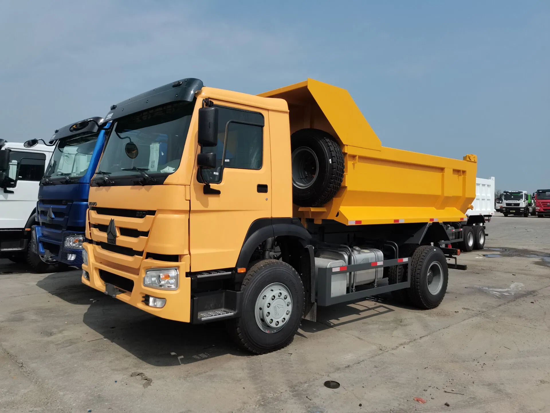 6- 8 Tons Small Dump Truck HOWO 4*4 Tipper for Sale