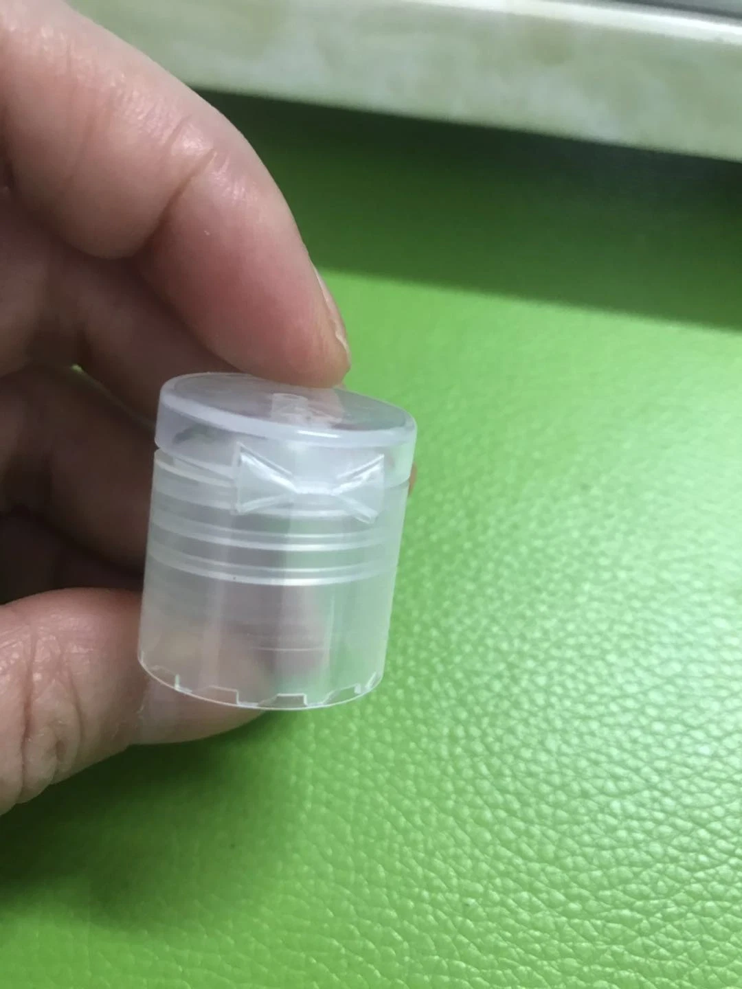 High quality/High cost performance  20/410 20/415 24/410 24/415 28/410 Flip Top Cap Plastic White Flip Top Cap Clear Pet Bottle Caps