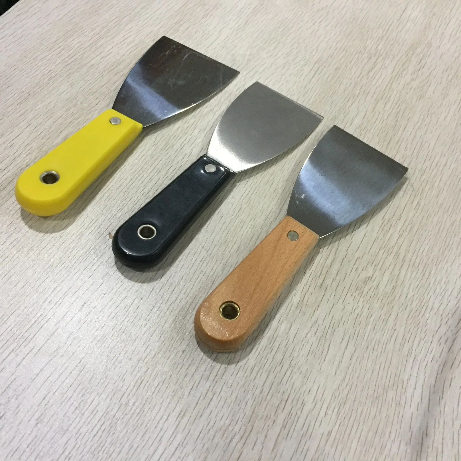 Stainless Steel/Carbon Steel Blade 0.6-1mm Thick Plastic Handle Putty Knife with Different Size