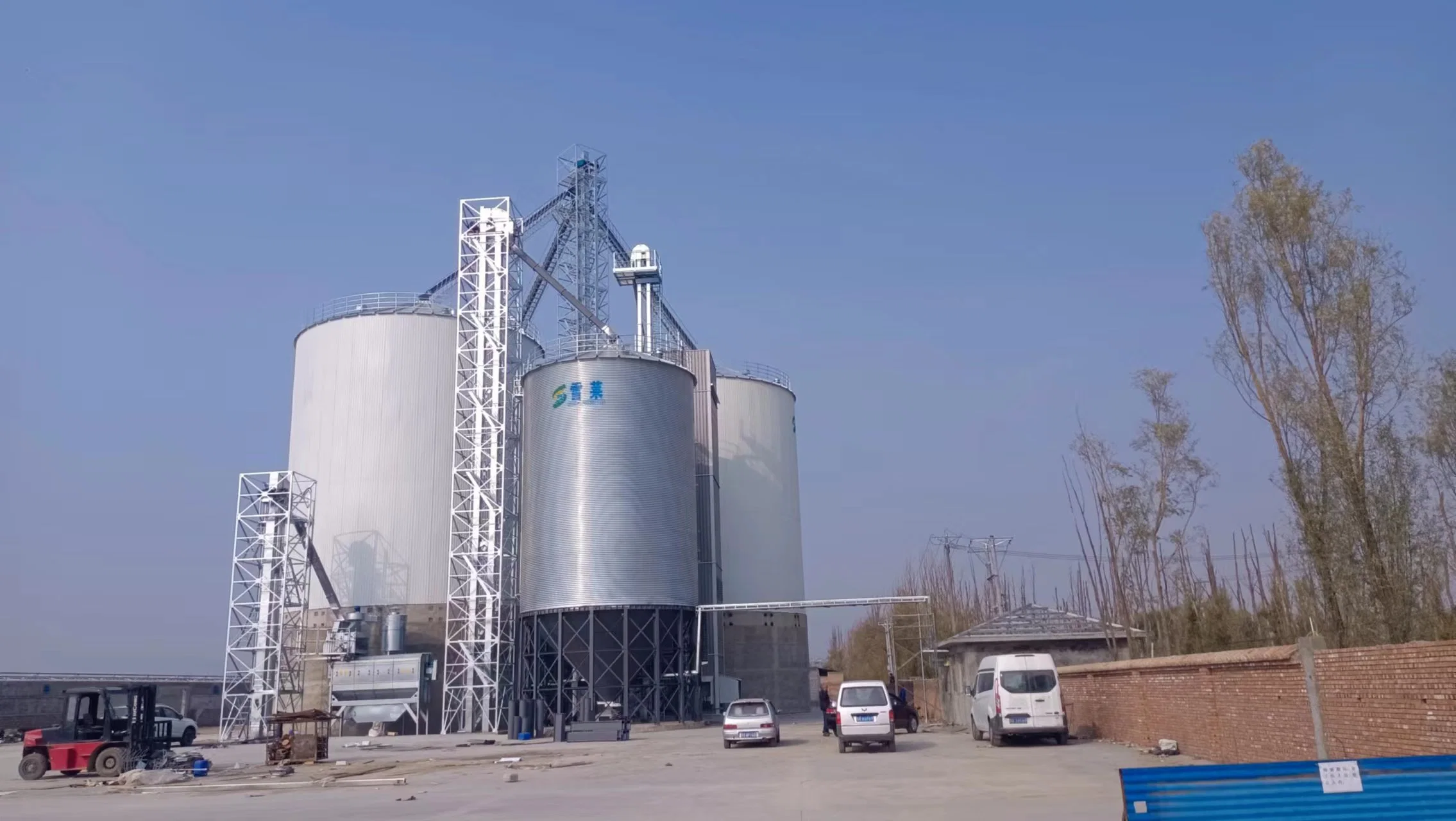 Pollo cerdo silos de almacenamiento de piensos para animales de granja el molino de alimentación de aves de corral de alimentación utilizado silo