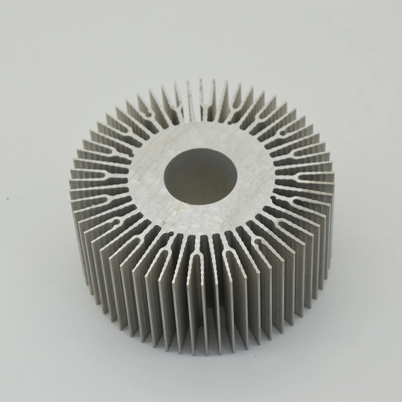 Piezas de mecanizado CNC OEM Extrusión de aluminio personalizado disipador térmico aluminio Piezas del intercambiador de calor del radiador Drone