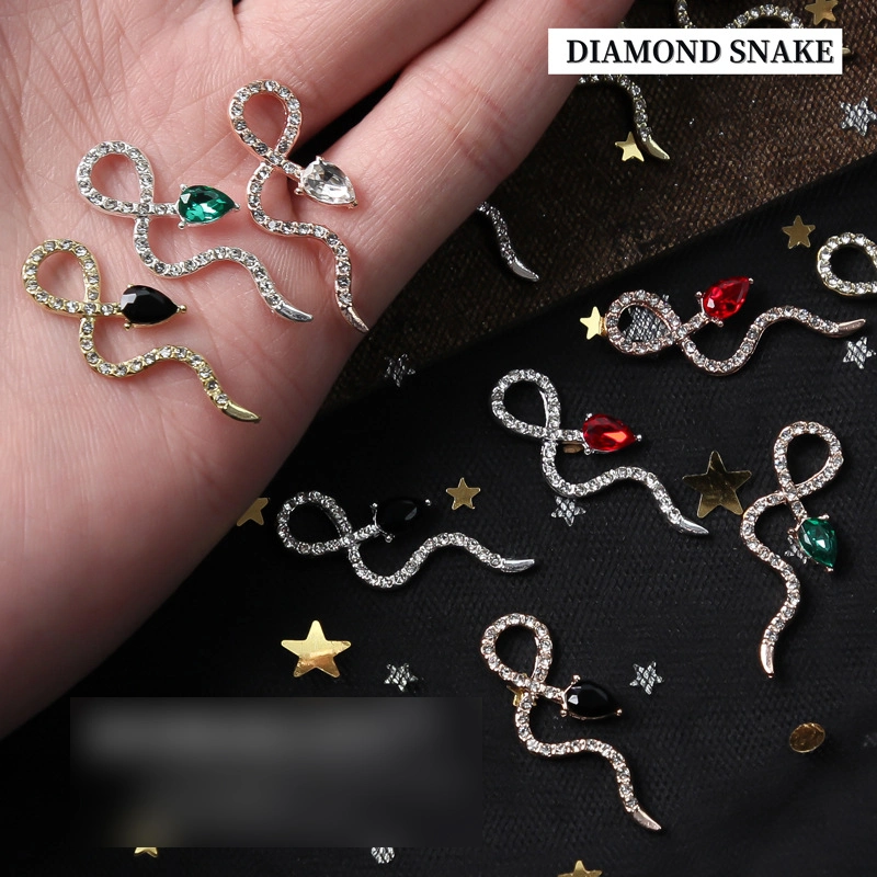 Les mouvements transfrontaliers des nouveaux inserts de serpent en alliage de diamants d'Ongles Rose Gold et Silver clou tridimensionnelles coller plein diamond diamant bijoux en métal