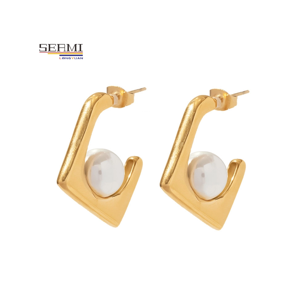 Boucles d'oreilles en perles blanches plaquées or 18 carats en acier titane pour femmes.