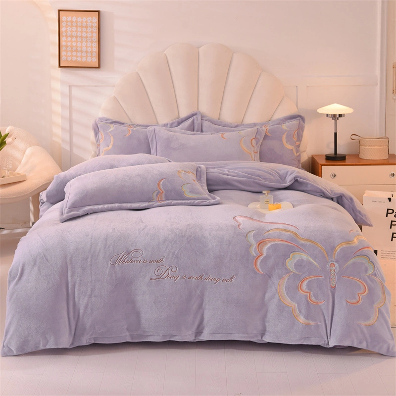 Bordado Velvet de leche espesada cuatro piezas Doble cara Duvet Set Coral Tejido de terciopelo