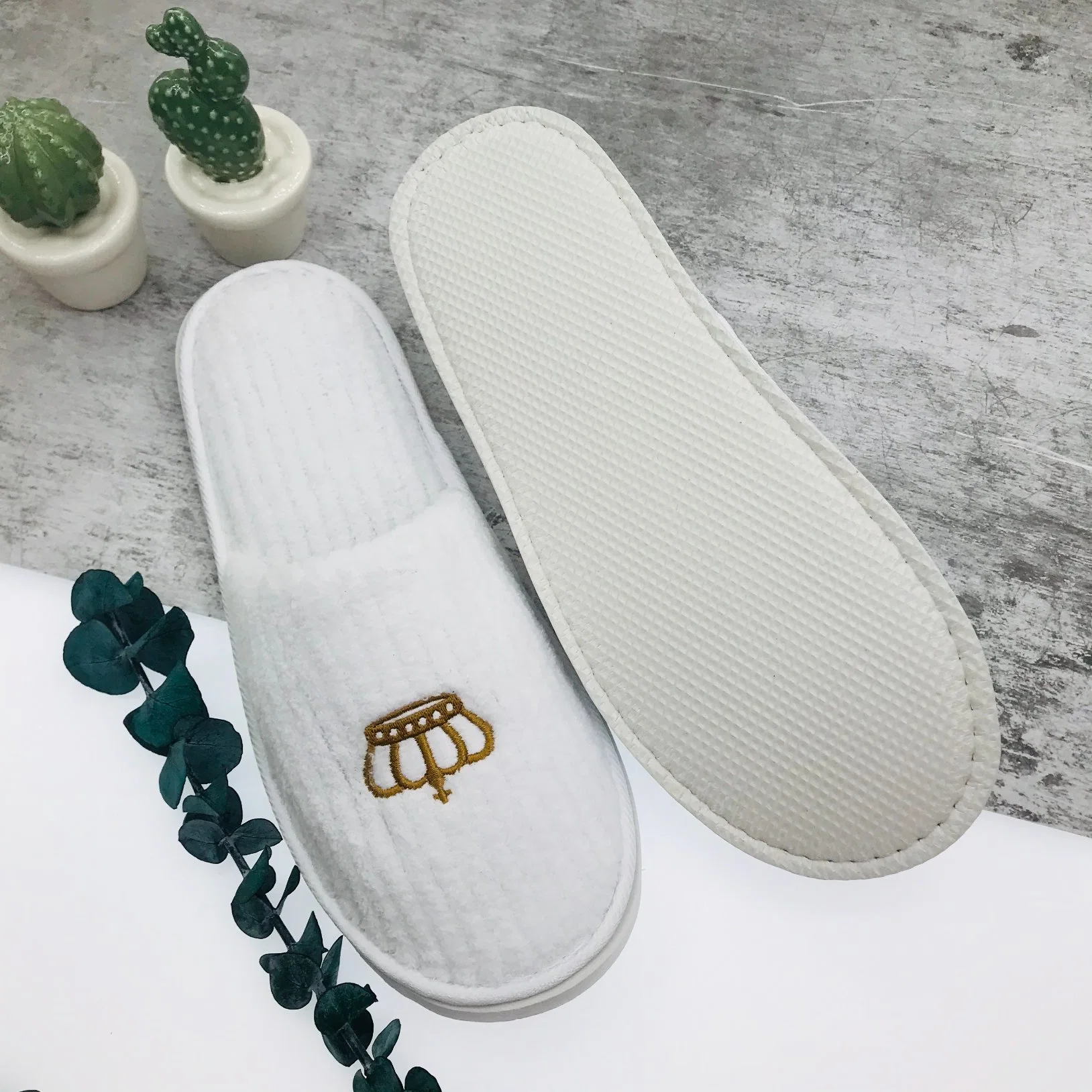 Hot Sale Luxury Plush Close-Toe Disposable Portable Hotel Travel SPA Slippers