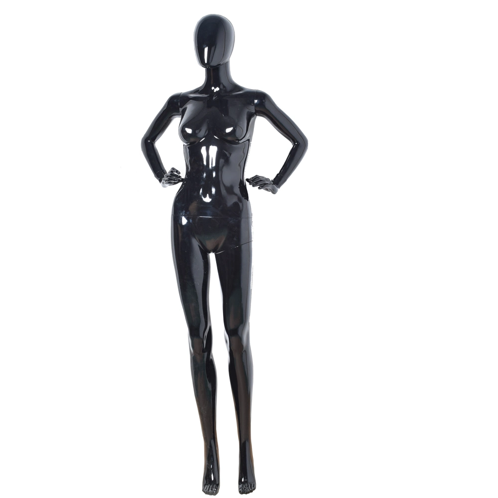 Sexy glänzende schwarze weibliche Mannequin für Anzeige